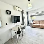 Nice Studio Avec Climatisation Proche Des Plages