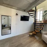 Duplex Place Garibaldi - Close To Port, Old Apartment