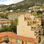 Studio climatisé au calme, terrasse vue colline