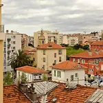 Studio climatisé au calme, terrasse vue colline