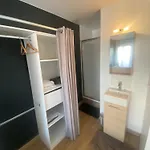 De 4 Proche Plage, Tram Et Aeroport Homestay *