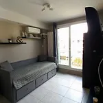 Charming With Terrace In Nice