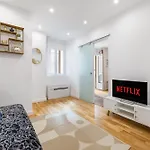 Apartment Renting - 5 Massena - Elegant Air-conditioned Cocoon Quiet Patio Massena *