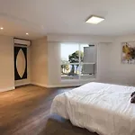 Studio, Emplacement Incroyable