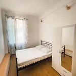 Typical Nice Neighborhood 15 Min From Beach