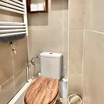 Cozy Accommodation For 4 - Wifi & Air Conditioning