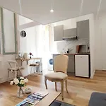Appartement Port Et Vieux Nice Direct From Airport By Tramway