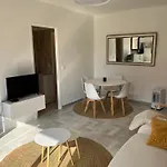 Studio lumineux et spacieux avec balcon proche Garibaldi