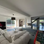 Superbe villa piscine proche ville et mer au calme
