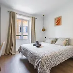 Magnifique Et Lumineux 3 Pieces Dans Le Carre Dor
