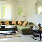 Appartement spacieux, lumineux et climatisé, proche tram V