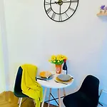 Studio In The Center Balcony Ac