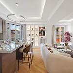 Luxueux, Spacieux Dans Le Quartier Du Port *