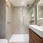 Luxueux, Spacieux Dans Le Quartier Du Port Apartment *