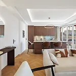 Luxueux, Spacieux Dans Le Quartier Du Port *