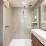 Luxueux, Spacieux Dans Le Quartier Du Port Apartment *