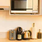 Modern With Ac Near Old & Apartment *