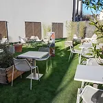 Esatitude Hotel