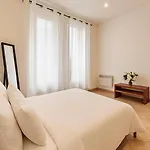 Charming & Roomy With Balcony Heart Of Apartment