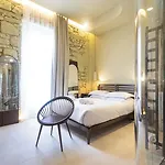 Naomi Hotel