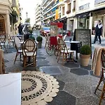 Studette A Cote De La Et La Promenade Nice