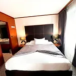 Goldstar Apartments & Suites