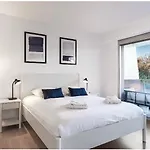 Nice Sea View Apartment Pool Terrace Parking Air Conditioning 4Sleeps