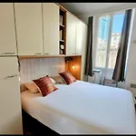 Central Close To Beaches And Shops, Up Till 6 Pers