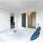 Nice Sea View Apartment Pool Terrace Parking Air Conditioning 4Sleeps