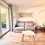 Peaceful Apartment In Nice With Terrace, Parking