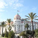 Apartment On Promenade Anglais