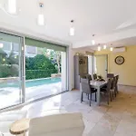 Marie -pool - Garden-close To -parking Villa *