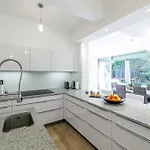 Villa Marie -pool - Garden-close To -parking *