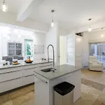 Villa Marie -pool - Garden-close To -parking *
