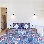 Villa Marie -pool - Garden-close To -parking *