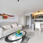 Superbe 2 Pieces - Piscine Et Garage * Nice