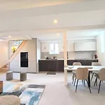 Elegant Renovated Apartment Nice Port Ac Sleeps 4