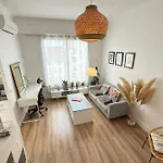 Beautiful Studio Apartment Just A Stone\'S Throw From The Beach