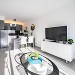 Superbe 2 Pieces - Piscine Et Garage Apartment *