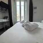 Studio central avec balcon- Plage - Tram - Aéroport