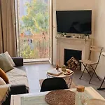 Charming Central Apartment For 6