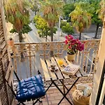 Charming Central Apartment For 6