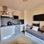 Wehost - Studio Flamingo