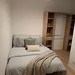 Room With A Private Bathroom In The City Center
