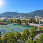 T2 moderne 42 m2 avec grande terasse et vue sur les collines
