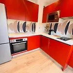 New - Golden Square - Large One-Bedroom - Air-Conditioning - Parking