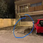 New - Golden Square - Large One-Bedroom - Air-Conditioning - Parking