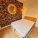 New - Golden Square - Large One-Bedroom - Air-Conditioning - Parking