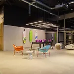 Moxy 3*