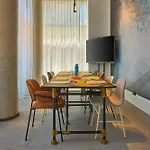 Hotel Moxy 3*